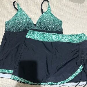 Nwt rekita Black and green Sequin print Swimsuit two piece